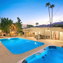 Banana Cabana' Palm Springs Pool Pad with Treehouse!