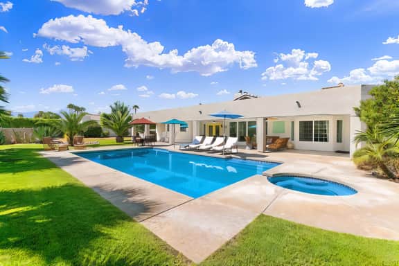Palm View Ranch' 1 Acre Mini Resort w/ Pool & Volleyball!