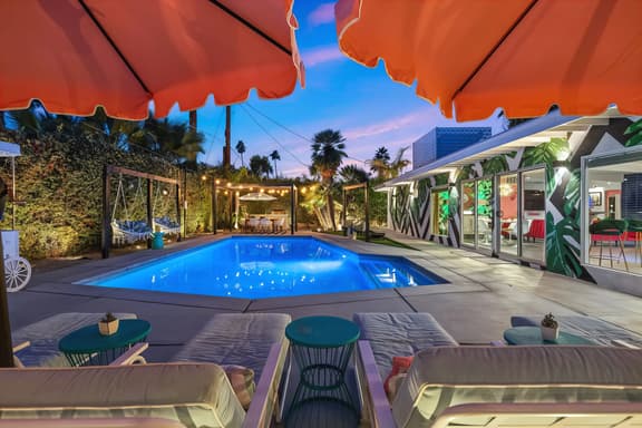 The Beverly' Pool, spa, firepits, putting green!